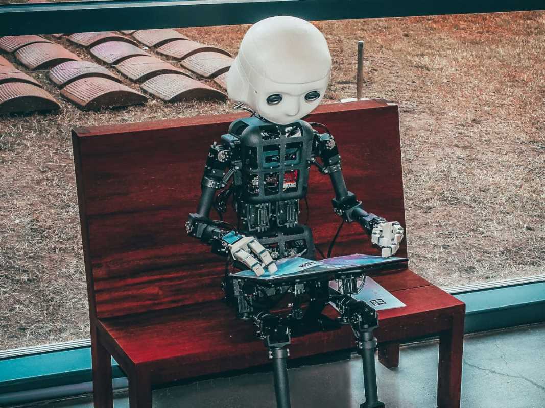 Upskilling in AI: Best Online Programs for Working Professionals